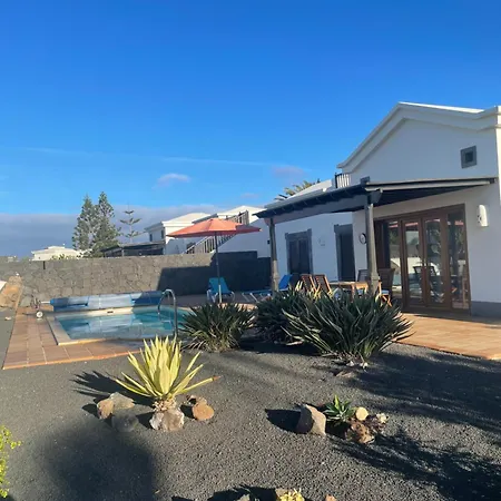 Ferienhaus Faro Park Bella Heated Pool Playa Blanca (Lanzarote)